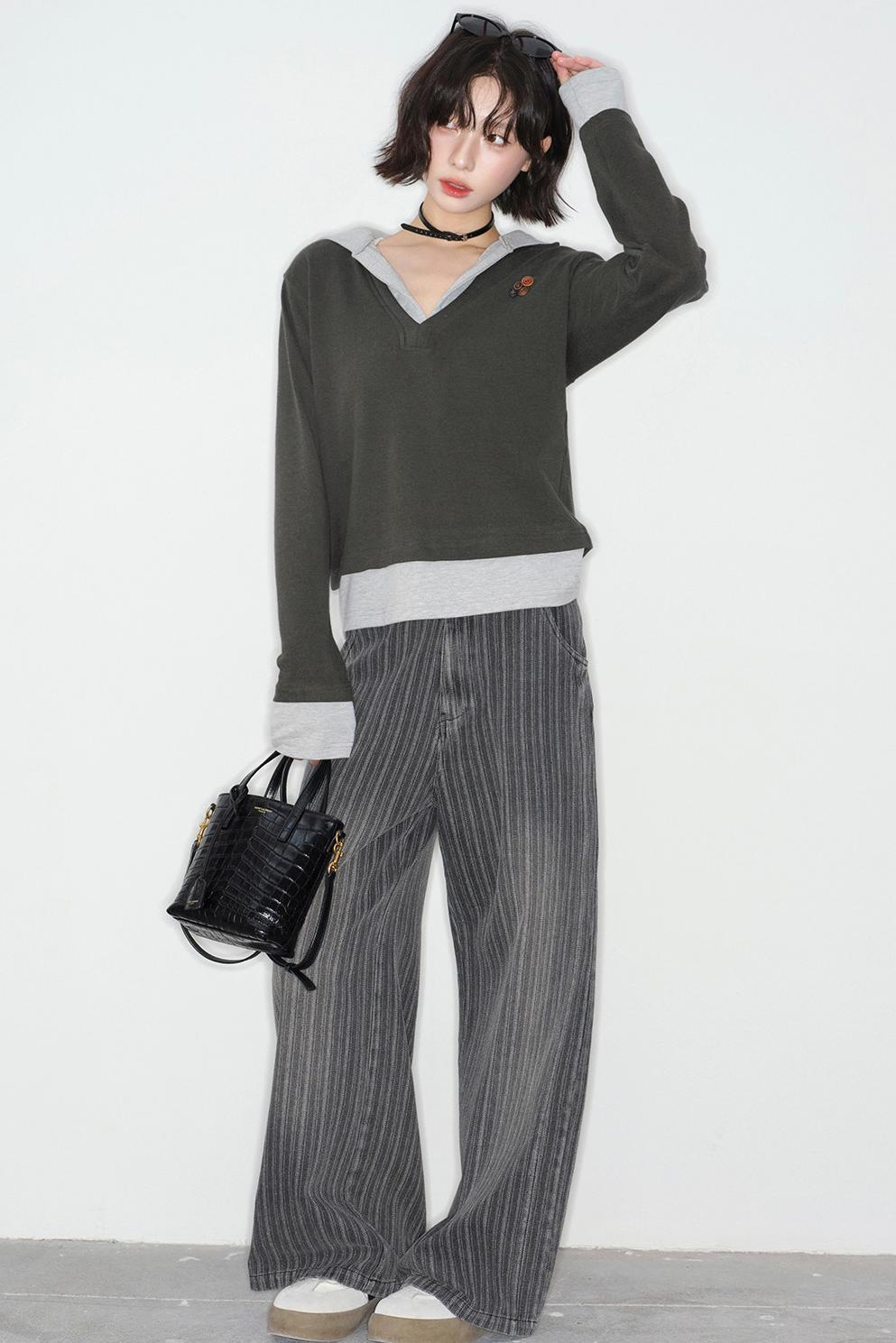 Mode V-neck Tight Top
