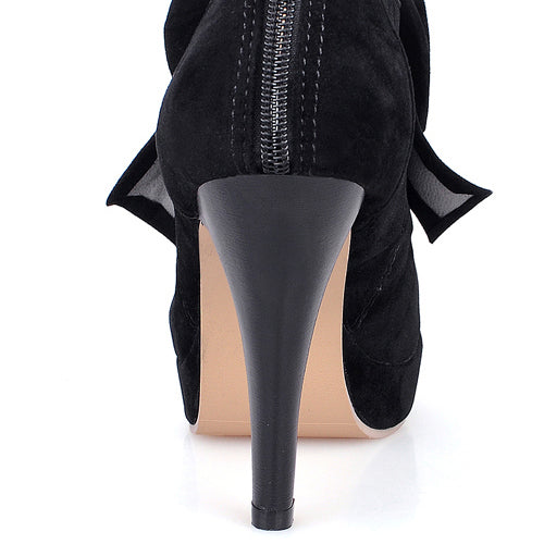 Subtly Elegant Shoes with a Refined Vintage Look