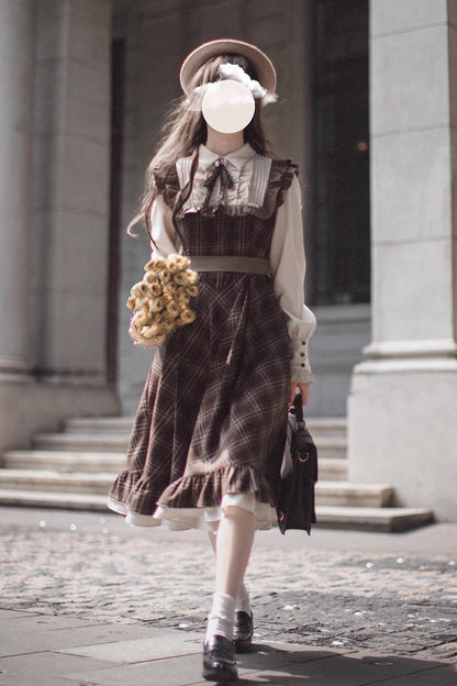 Subtly Elegant Dress with a Refined Vintage Look