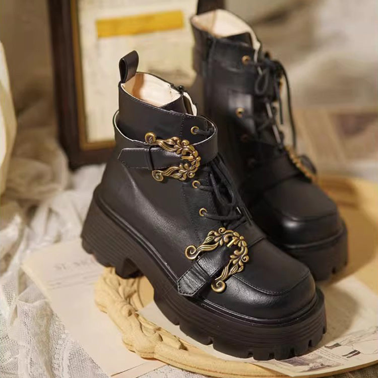 Effortlessly Elegant Boots with a Timeless Design