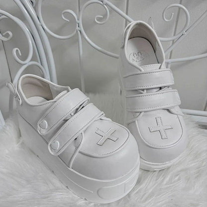 Effortlessly Elegant Shoes with a Timeless Design
