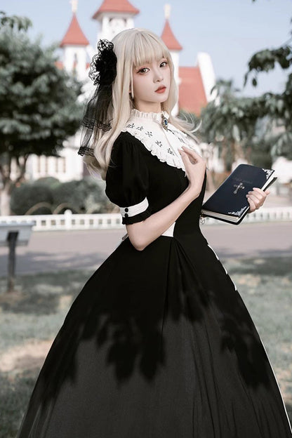 Sophisticated Dress with a Clean Classic Look