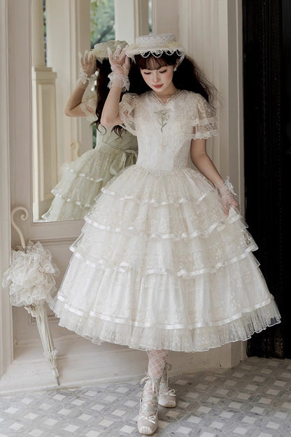 Finely Styled Dress with a Classic Vintage Look