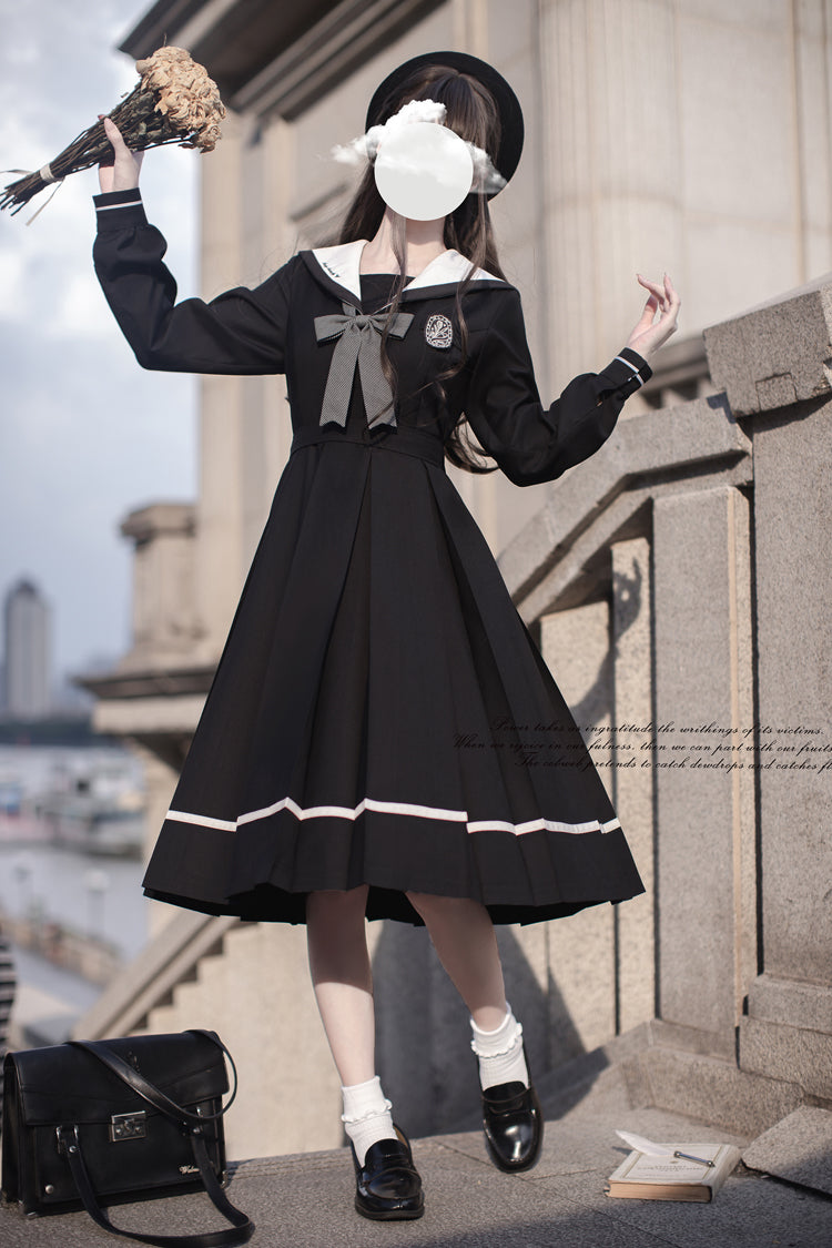 Casually Elegant Dress with a Refined Edge
