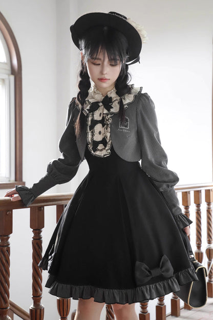 Beautifully Finished Dress in a Timeless Design