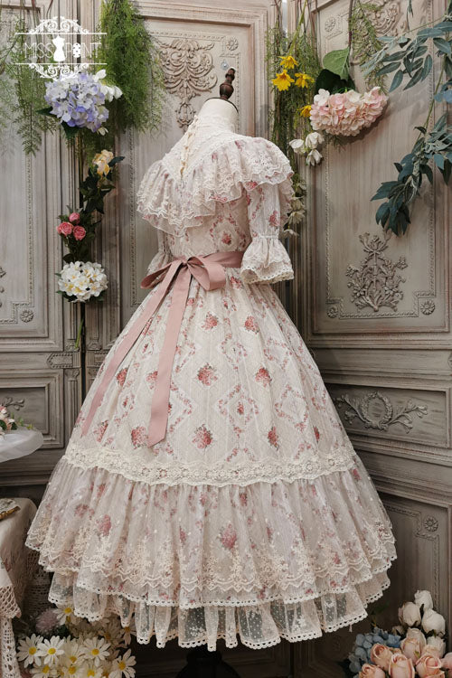 Finely Styled Dress with a Classic Vintage Look