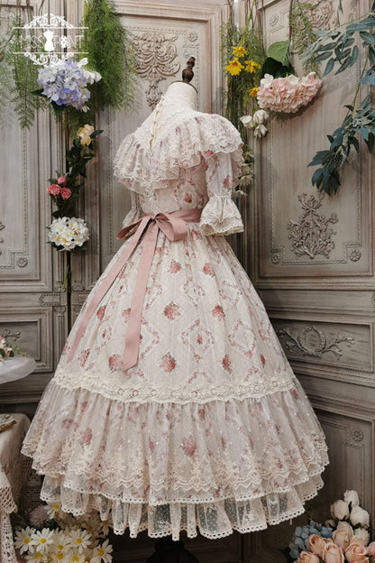 Finely Styled Dress with a Classic Vintage Look