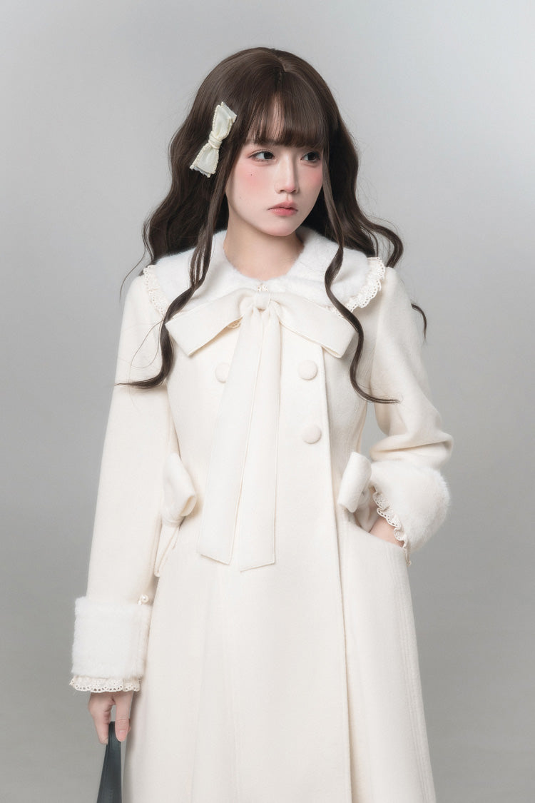 Beautifully Finished Coat in a Timeless Design