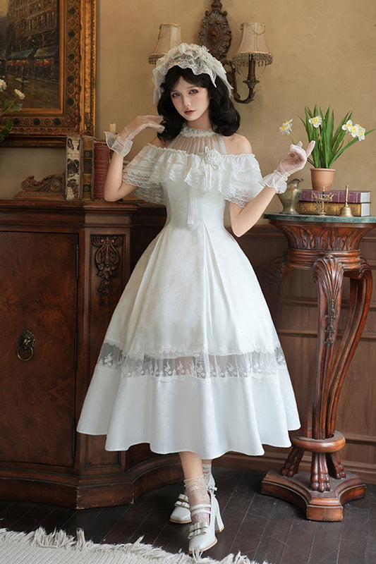 Beautifully Finished Dress in a Timeless Design
