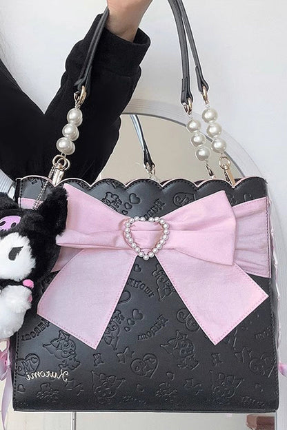 Casually Elegant Bag with a Refined Edge