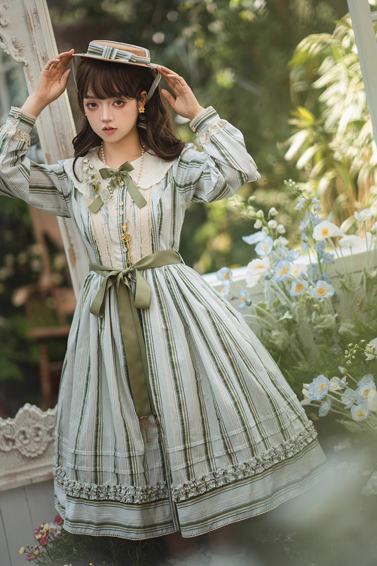 Classic Vintage Dress with a Flattering Fit