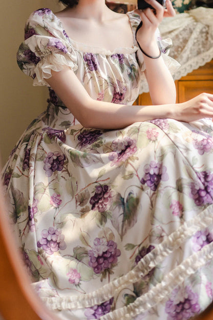 White [basket of the Forest] Square Collar Short Sleeves Little Grape Printed Ruffled Classic Lolita Dress