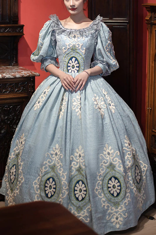 Finely Styled Dress with a Classic Vintage Look