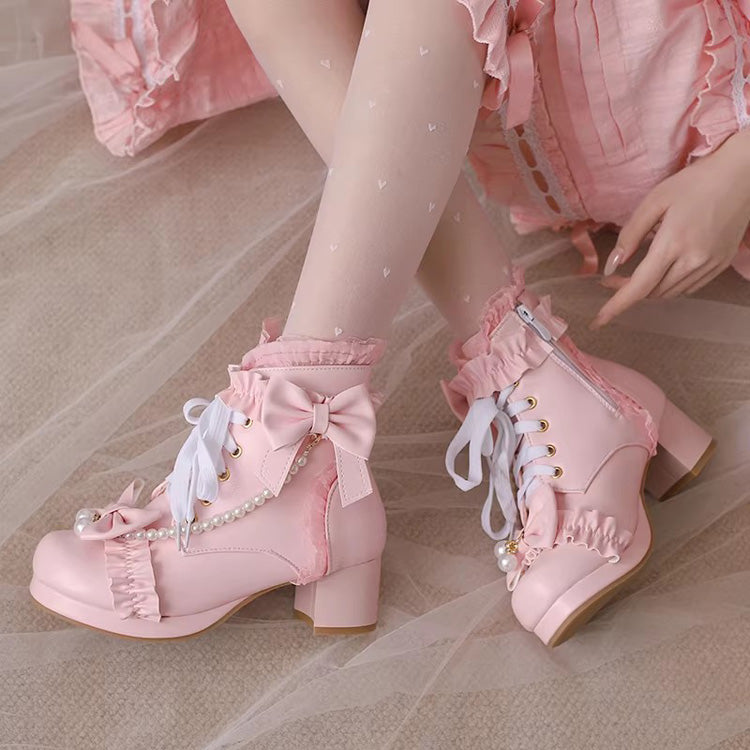 Effortlessly Elegant Boots with a Timeless Design