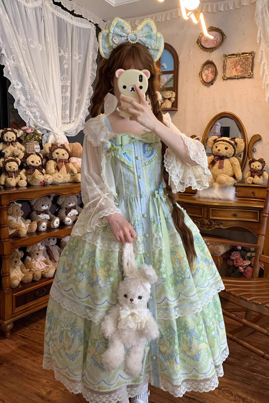 Finely Styled Dress with a Classic Vintage Look