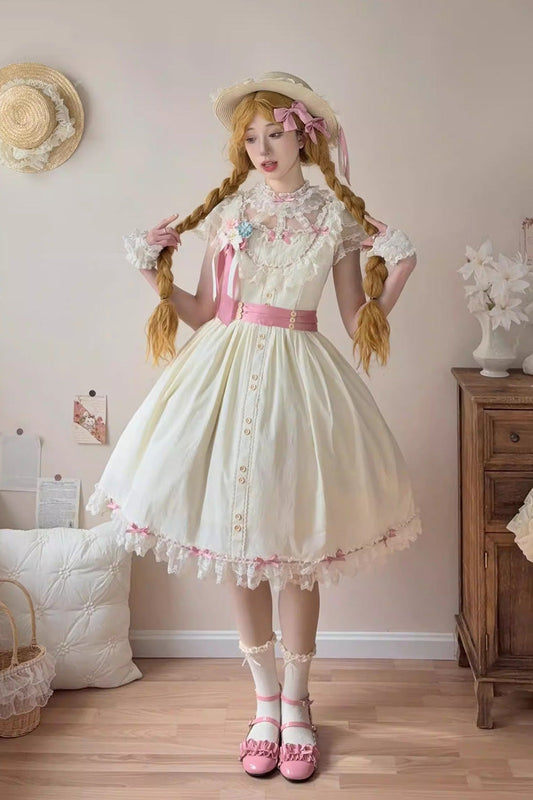 Finely Styled Dress with a Classic Vintage Look