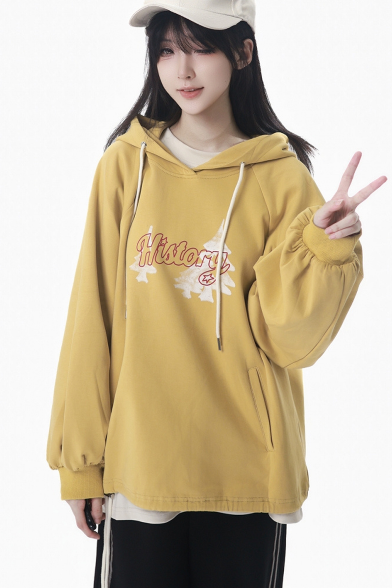 Creamy Jacket + T-shirt + Hooded Sweatshirt + Sweatpants