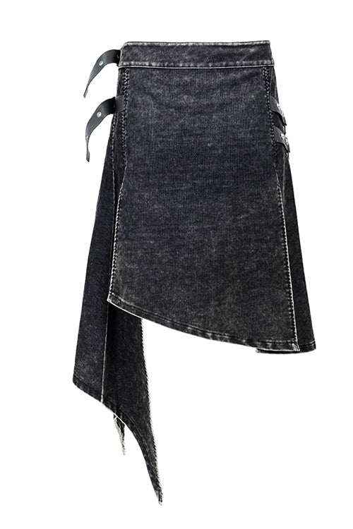 Casually Elegant Garment with a Refined Edge