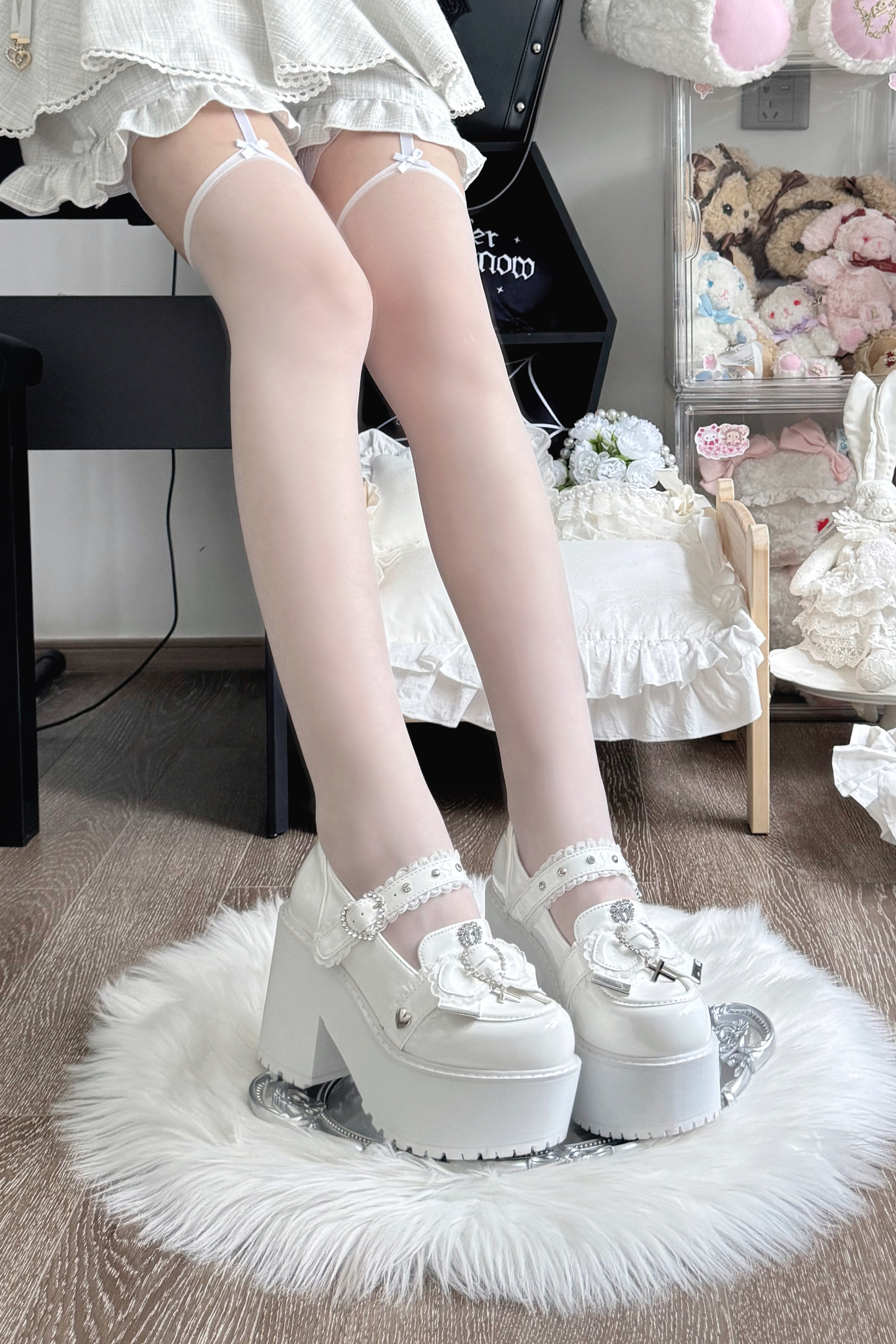 Jewel Cross Ribbon Shoes