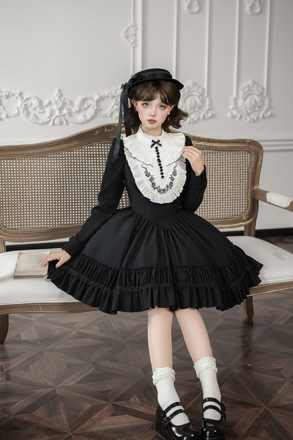 Gothic Dress + Fake Collar + Hat