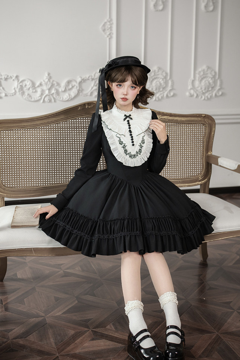 Gothic Dress + Fake Collar + Hat
