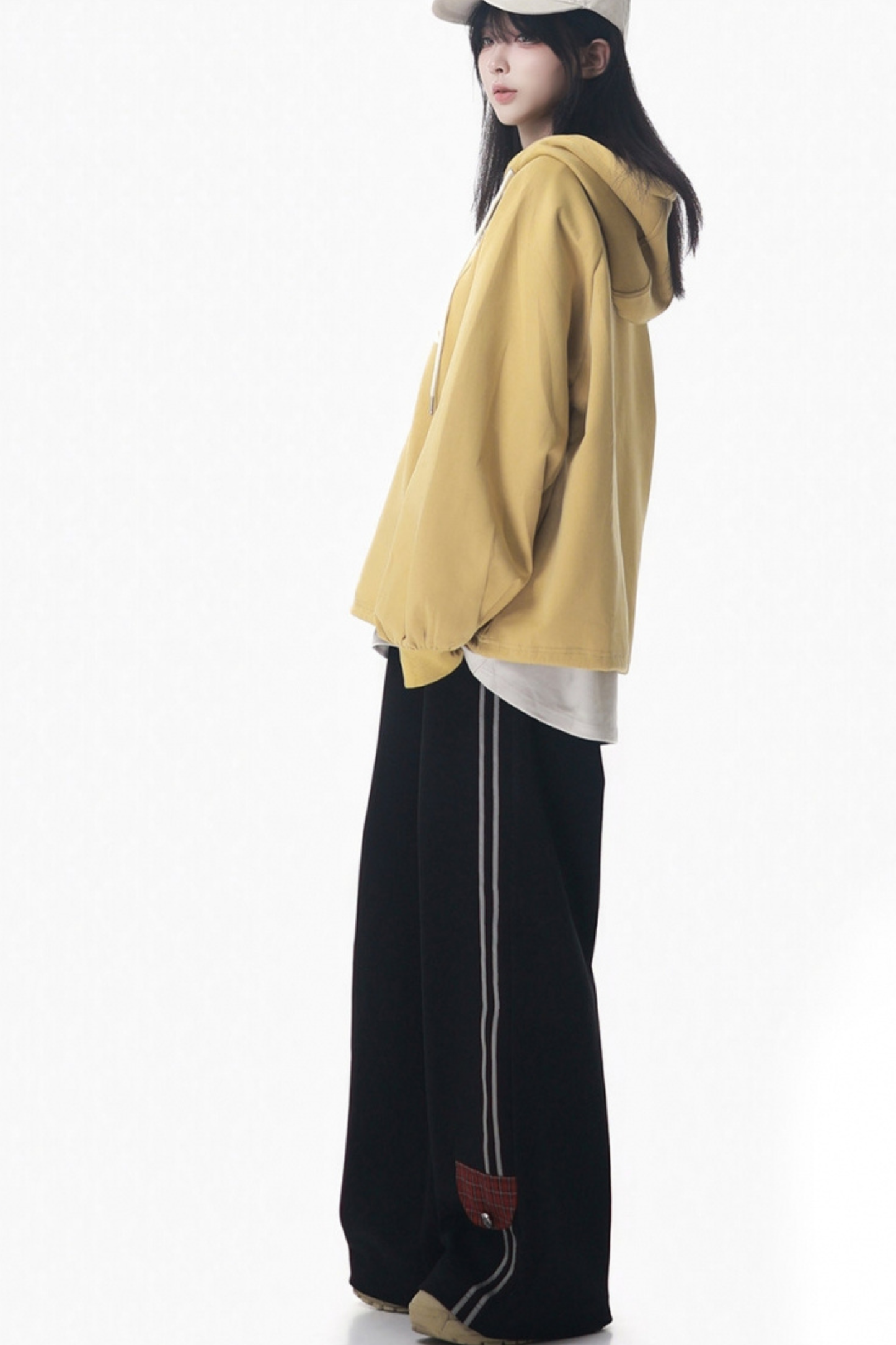 Creamy Jacket + T-shirt + Hooded Sweatshirt + Sweatpants