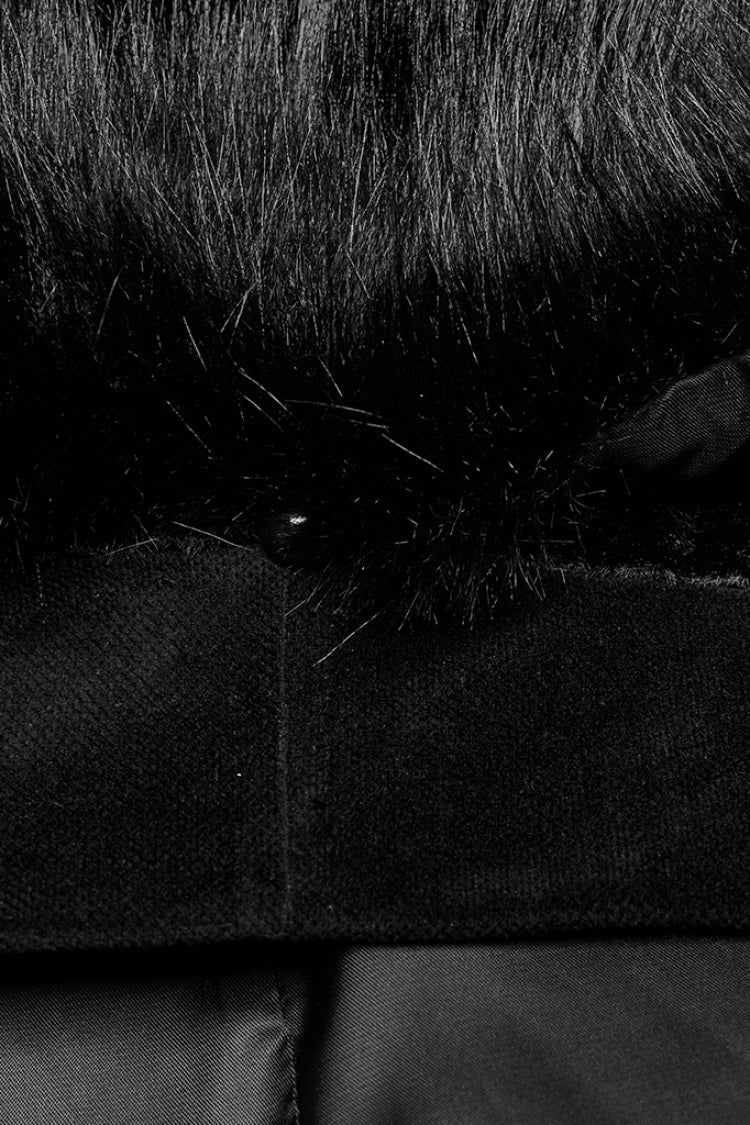 Beautifully Finished Coat in a Timeless Design