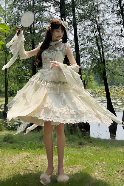 Finely Styled Dress with a Classic Vintage Look