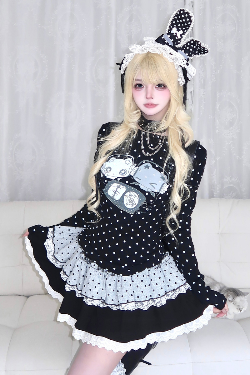 Gothic Dot Slim Fit Top