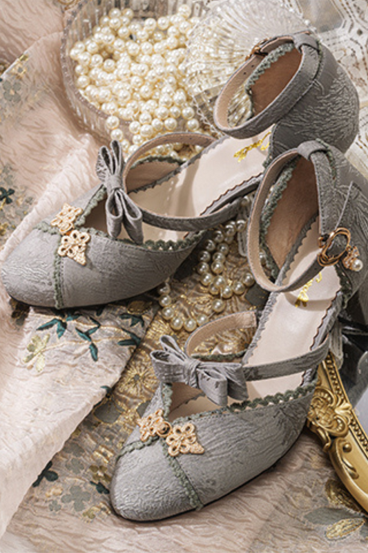 Round Chinese-style Wedding Shoes