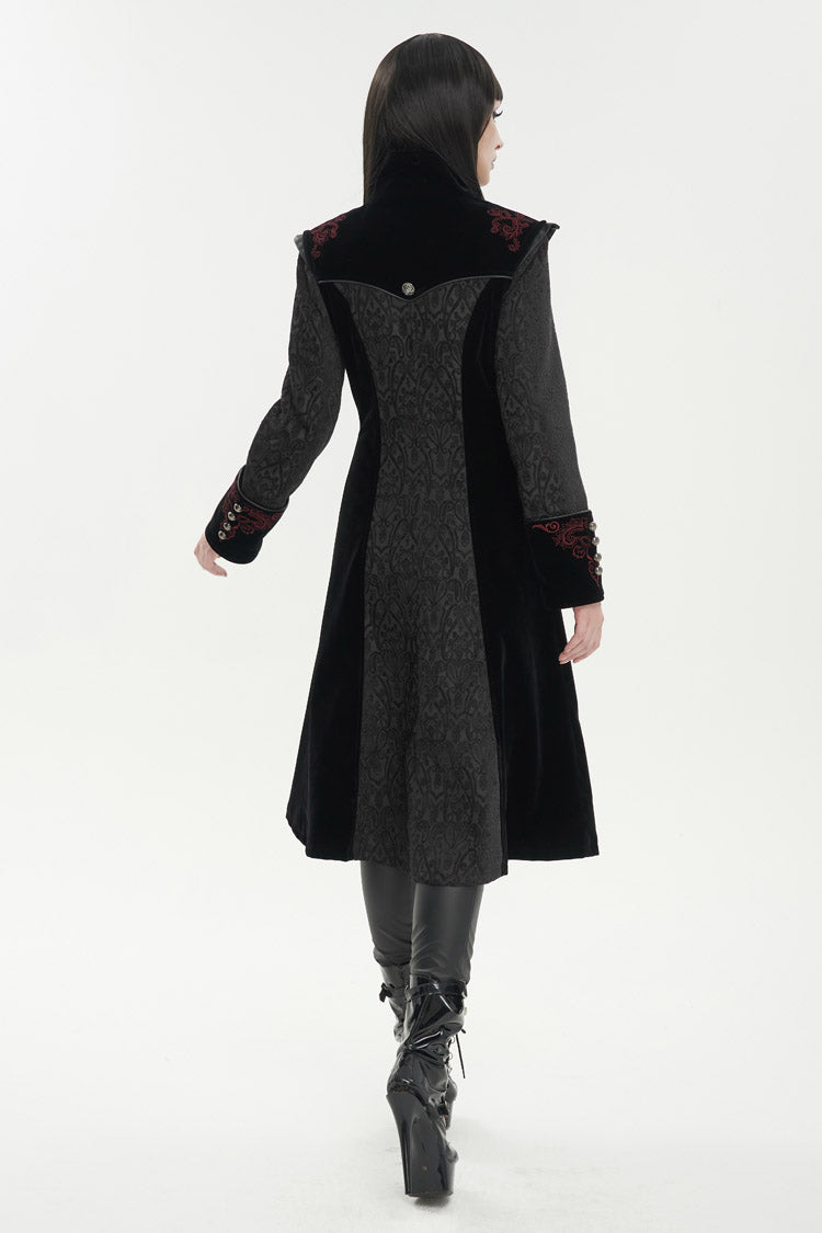 Finely Styled Coat with a Classic Vintage Look