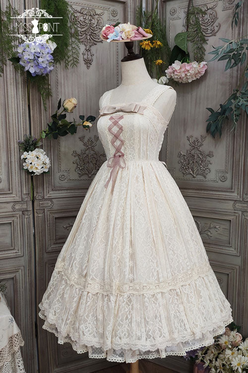 Finely Styled Dress with a Classic Vintage Look