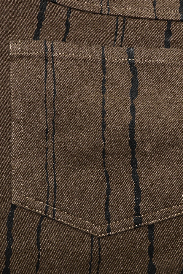 Effortlessly Elegant Pants with a Timeless Design