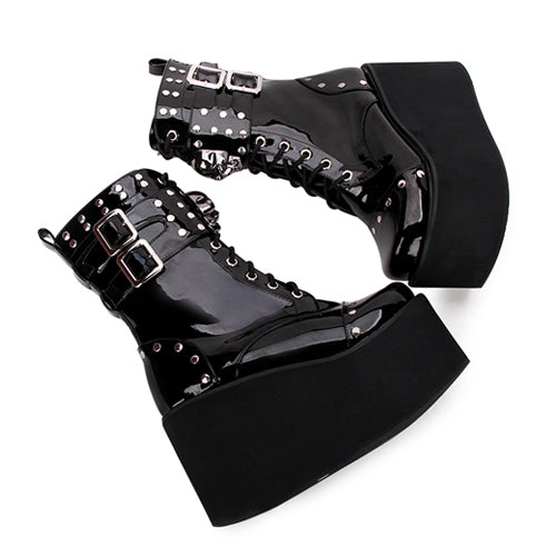 Subtly Elegant Boots with a Refined Vintage Look