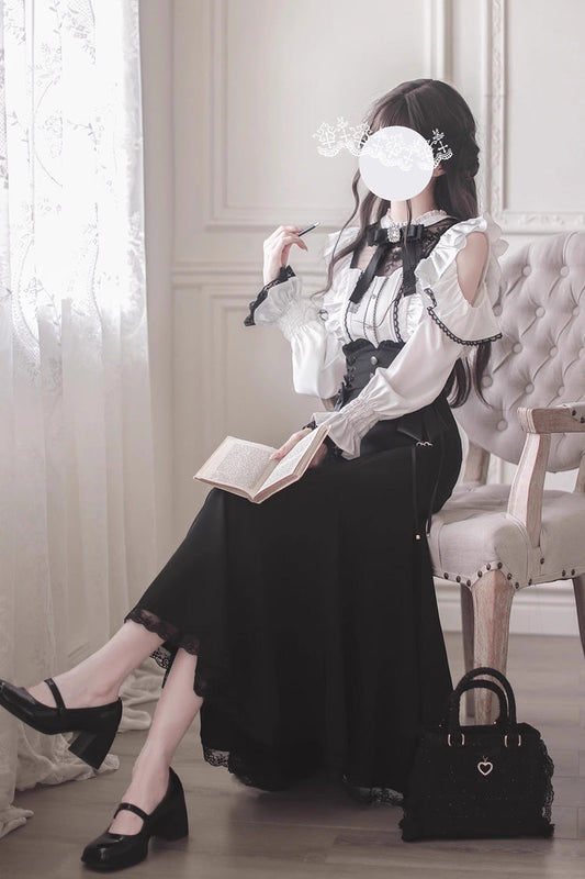 Finely Styled Dress with a Classic Vintage Look