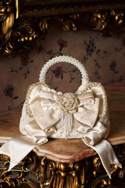 Finely Styled Bag with a Classic Vintage Look