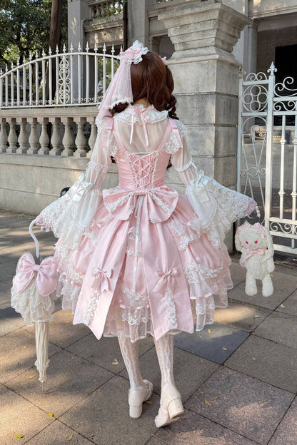 Finely Styled Dress with a Classic Vintage Look