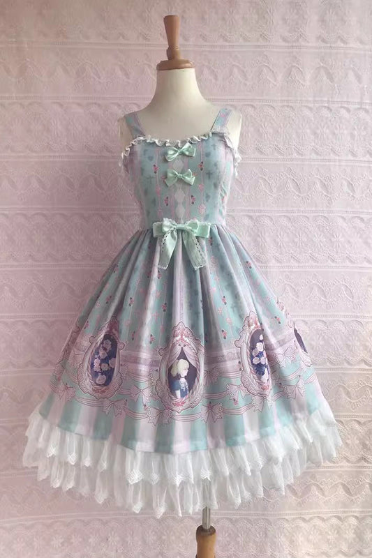 Finely Styled Dress with a Classic Vintage Look