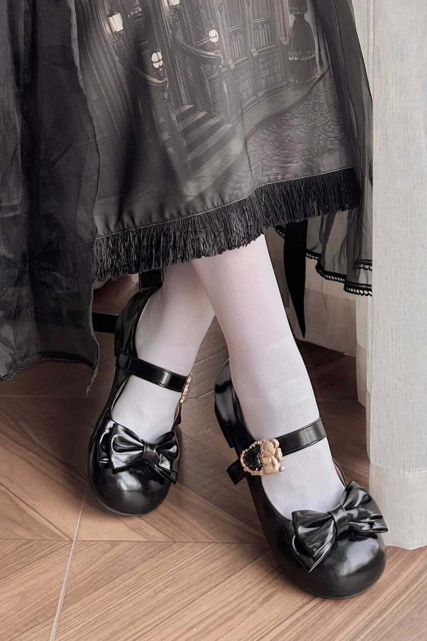 Glossy Color Ribbon Shoes