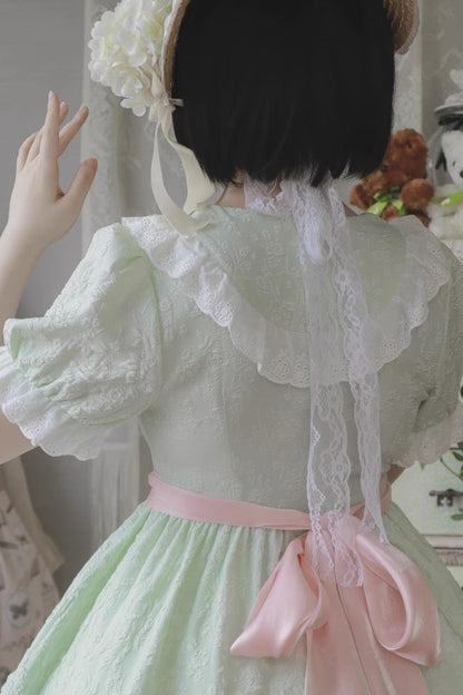 Subtly Elegant Dress with a Refined Vintage Look