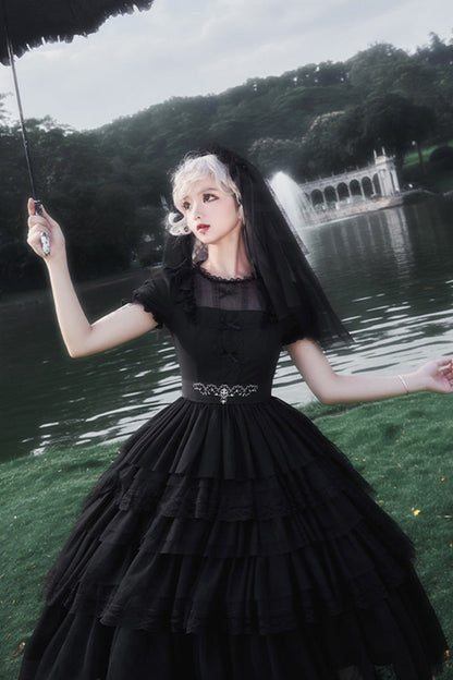 Finely Styled Dress with a Classic Vintage Look