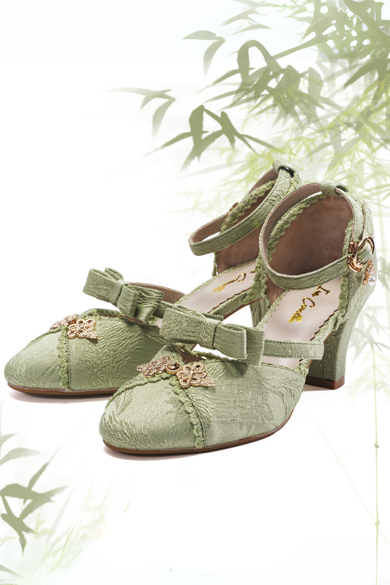 Round Chinese-style Wedding Shoes