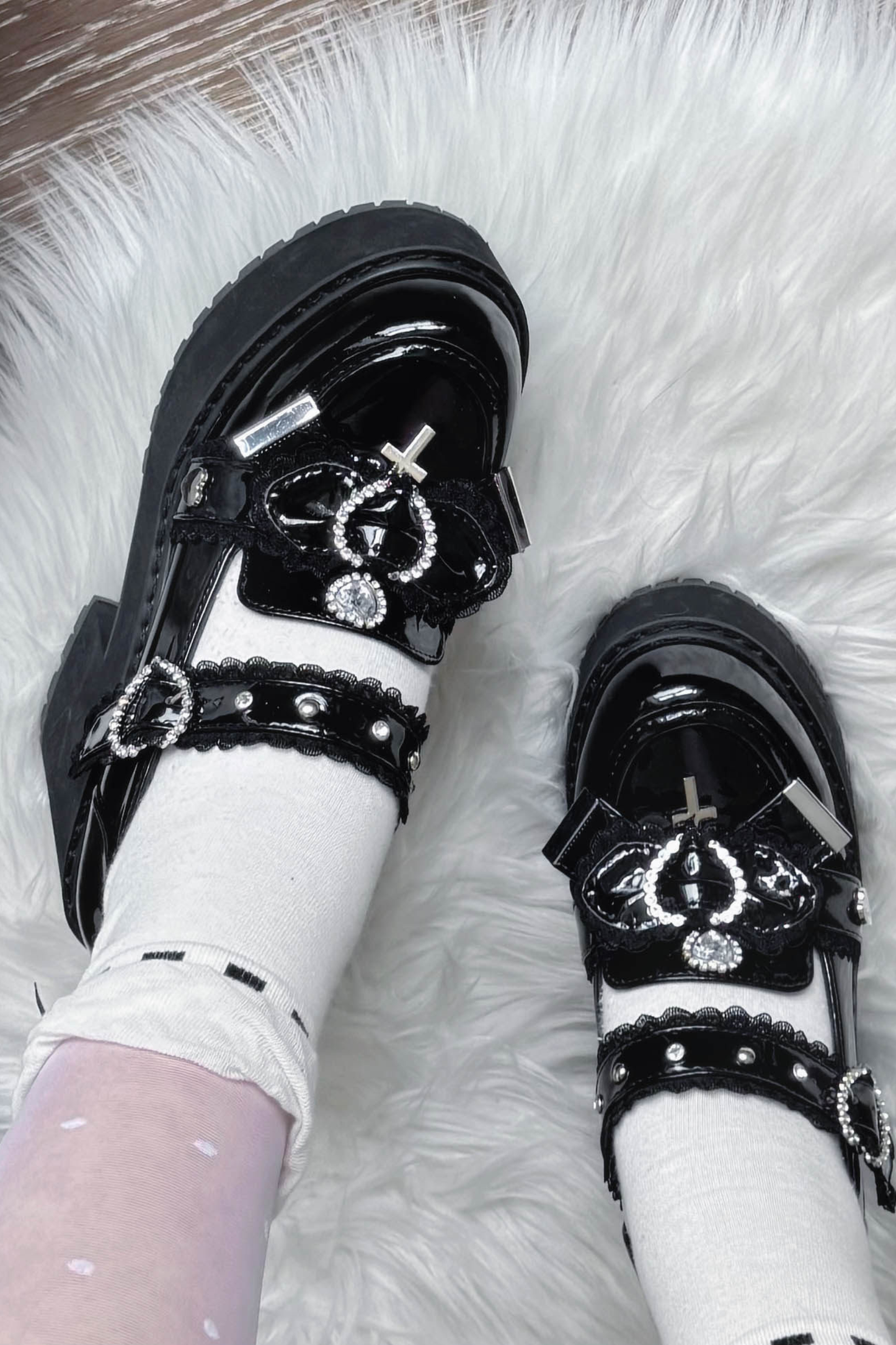 Jewel Cross Ribbon Shoes