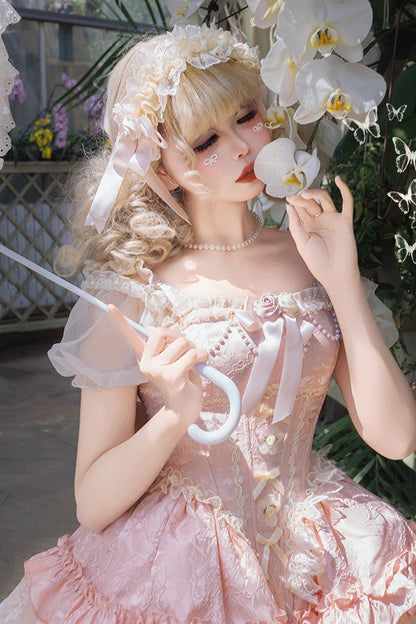 Finely Styled Dress with a Classic Vintage Look