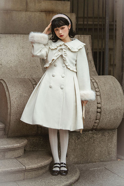 Effortlessly Elegant Coat with a Timeless Design