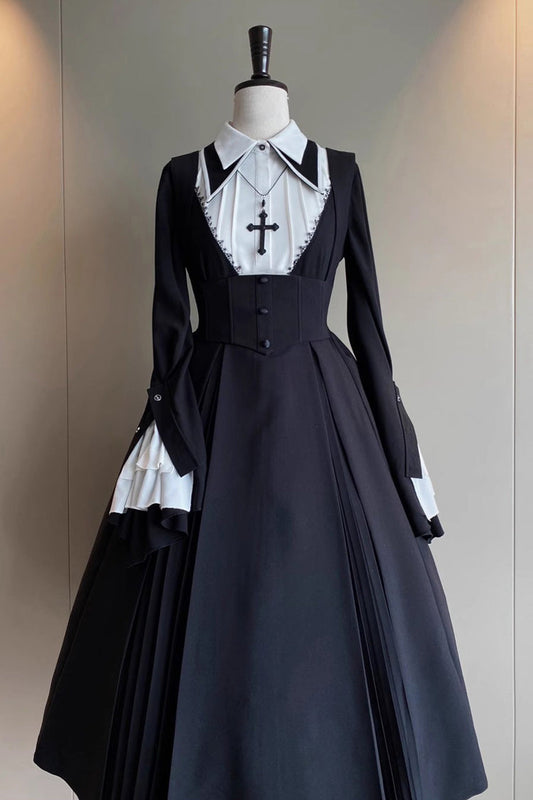 Finely Styled Dress with a Classic Vintage Look