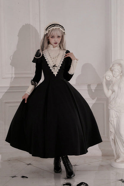 Subtly Elegant Dress with a Refined Vintage Look