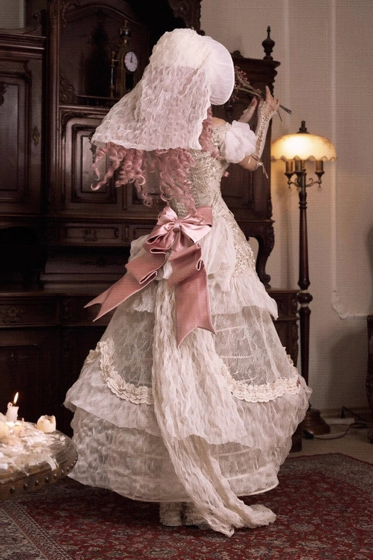 Finely Styled Dress with a Classic Vintage Look