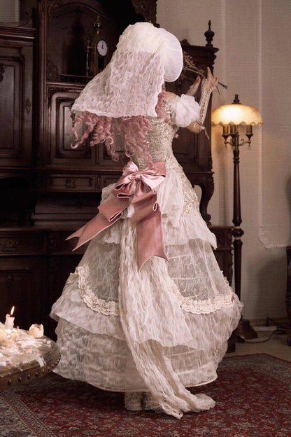 Finely Styled Dress with a Classic Vintage Look