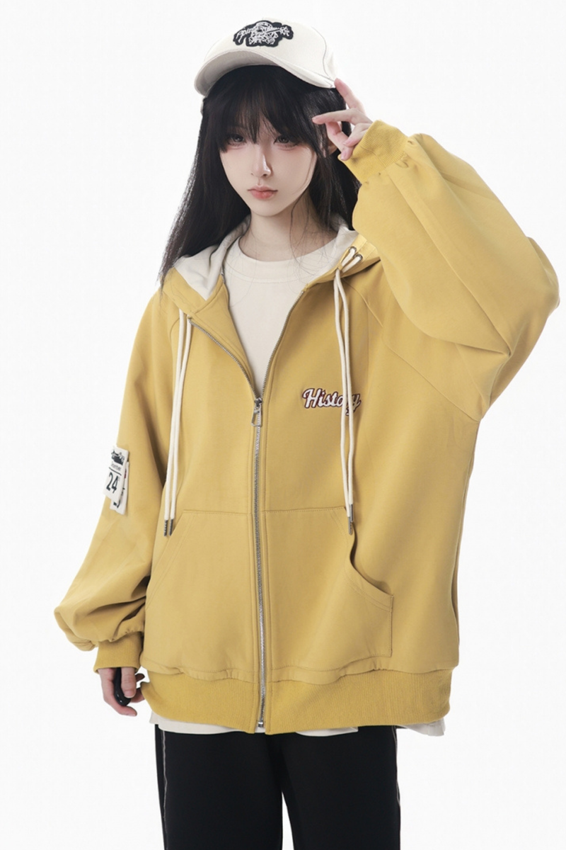 Creamy Jacket + T-shirt + Hooded Sweatshirt + Sweatpants